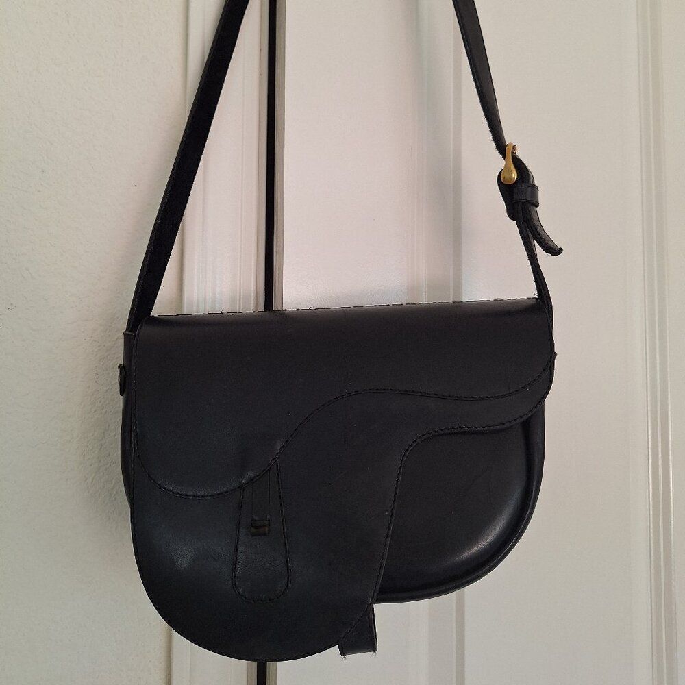 Elegant Black Crossbody Bag